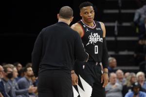 乐鱼体育登录入口-海兰德：卢只让威少打10分钟 威少说要穿历史75大夹克给他看