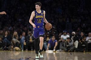 里夫斯：我们现在必须全力以赴 球员们要拧成一股绳