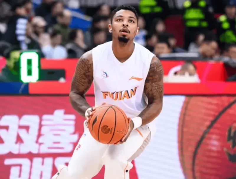 皮特森福建首秀全场20中4，三分11中2得到14分3篮板5助攻